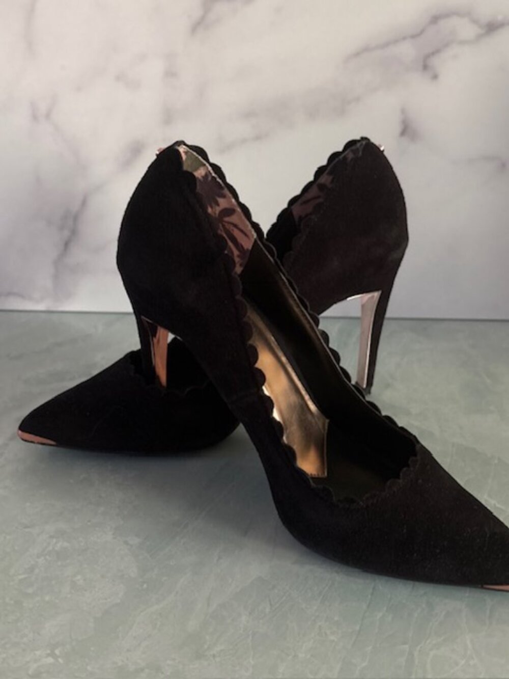TED BAKER Black Velvet Suede Scalloped High Heels Size 8.5 Bows Gorgeous!!